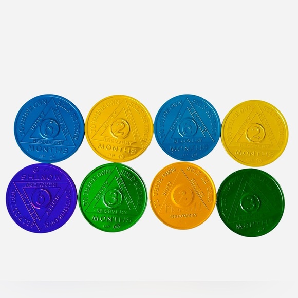 Lot of 24 Alcoholics Anonymous AA Recovery Sobriety Tokens Coins Chips ~ Varied - Picture 6 of 7